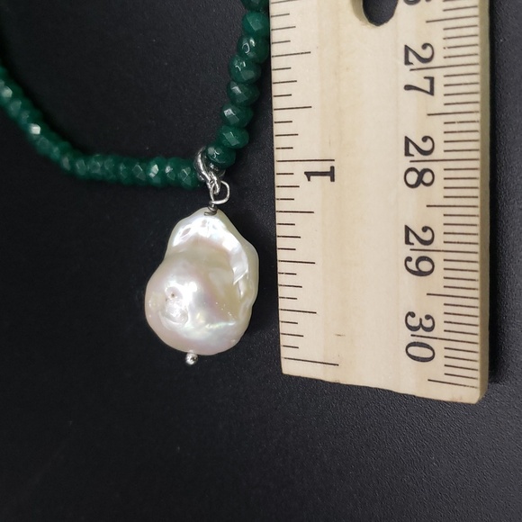 Elegant Green and Cream Necklace with Beaded Design - Picture 6 of 7